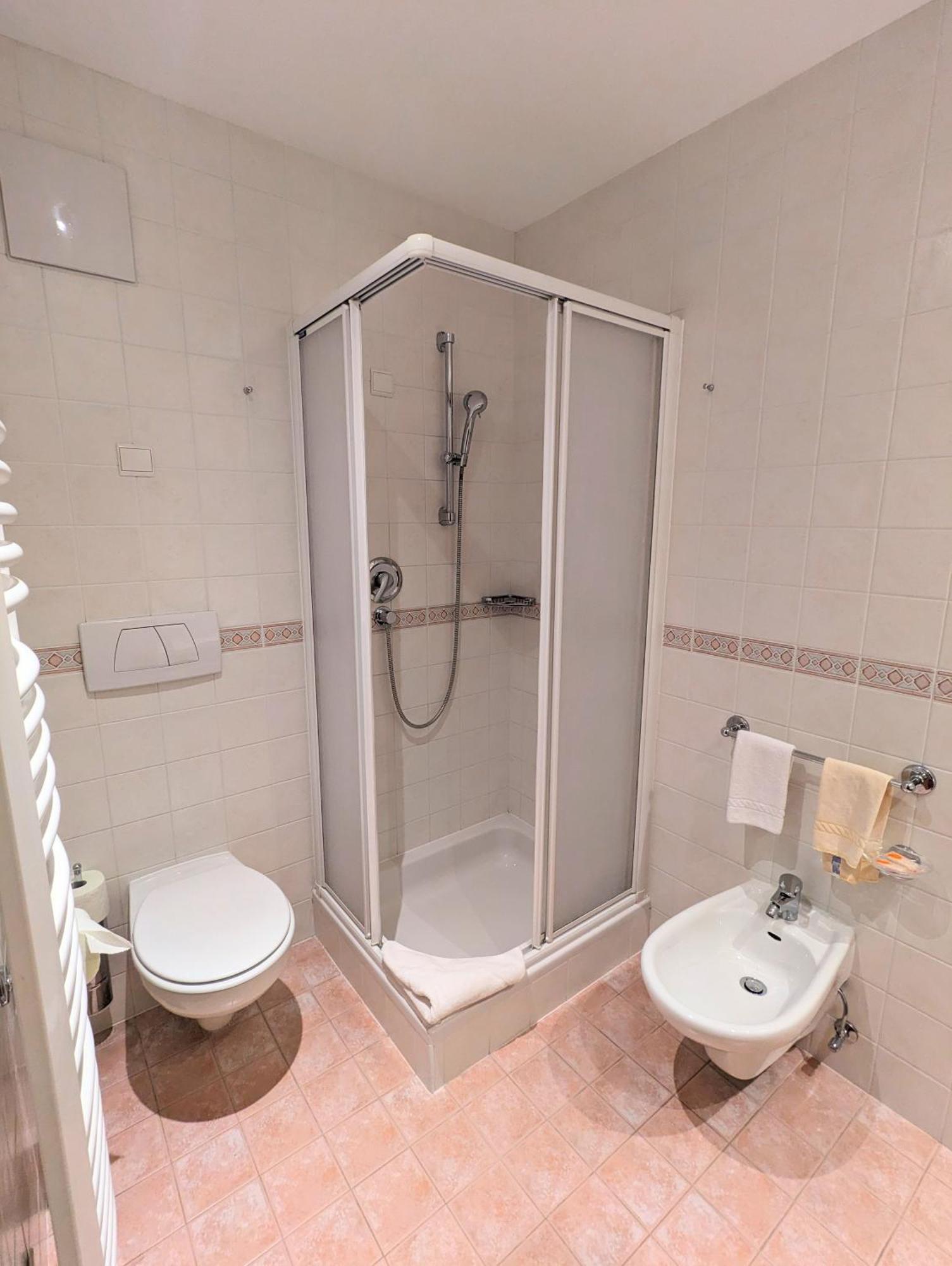 Hotel Heinz Бруніко Екстер'єр фото